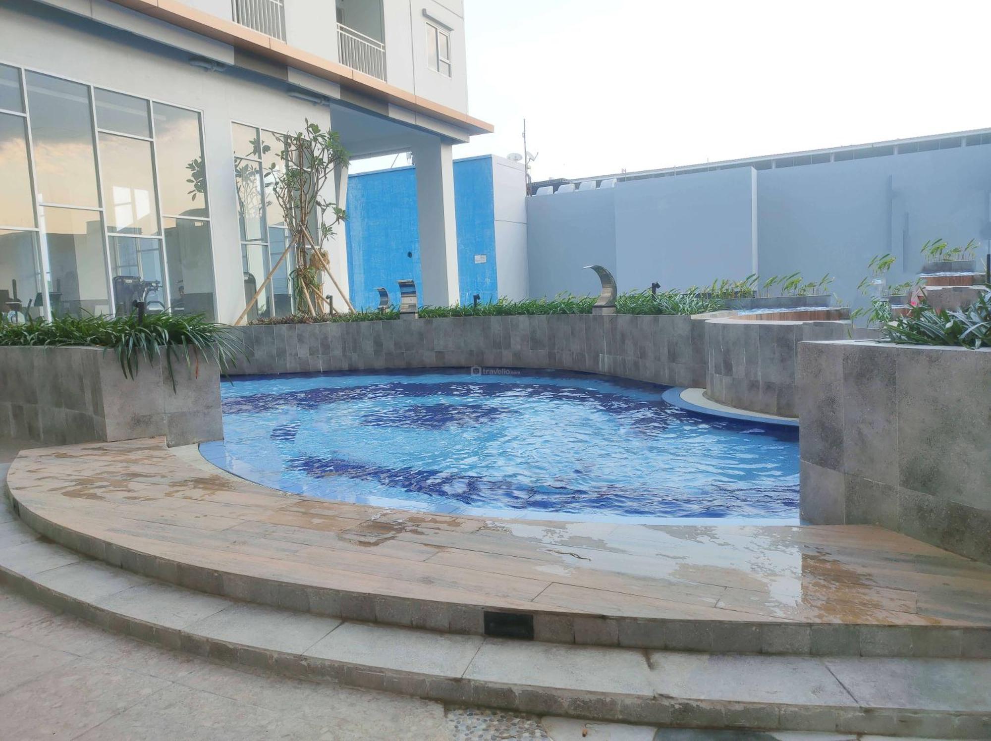 Apartemen New And Homey 2br At Suncity By Travelio Sidoarjo